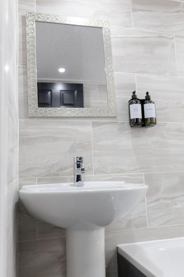 Chic Urban 2 Bedroom Apartments كارديف المظهر الخارجي الصورة